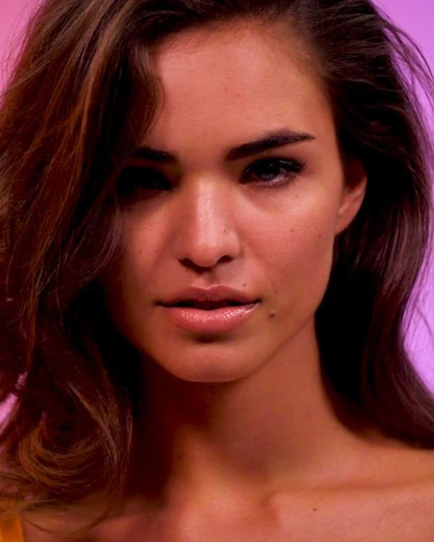 Easy red carpet make-up tutorial starring Robin Holzken